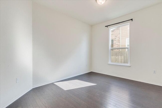 Building Photo - 815 Sandhill Branch Dr