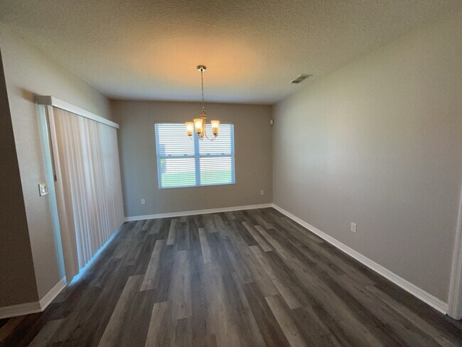 Building Photo - 4140 Sophia Blvd