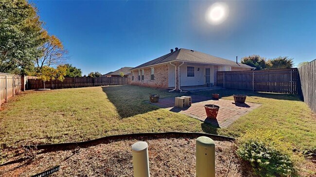 Building Photo - 21886 Pioneer Cir