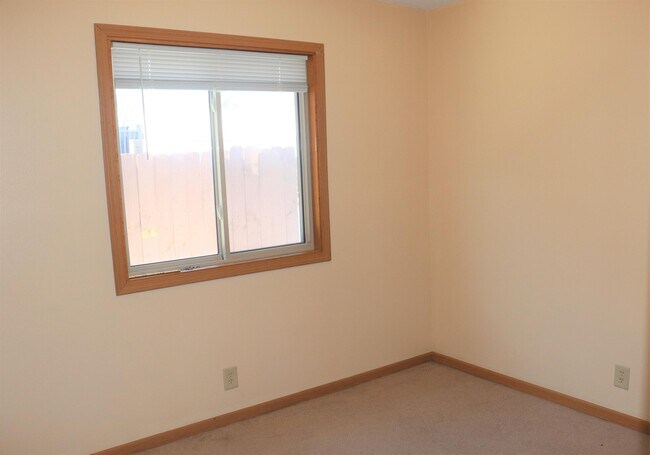 Building Photo - 906 C Ave NW