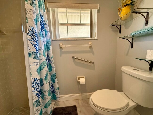 Building Photo - 5850 Summerfield Ct