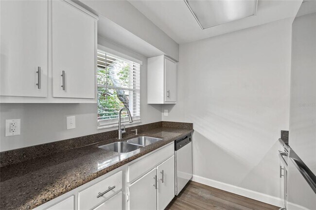 Building Photo - 308 Dorchester Square