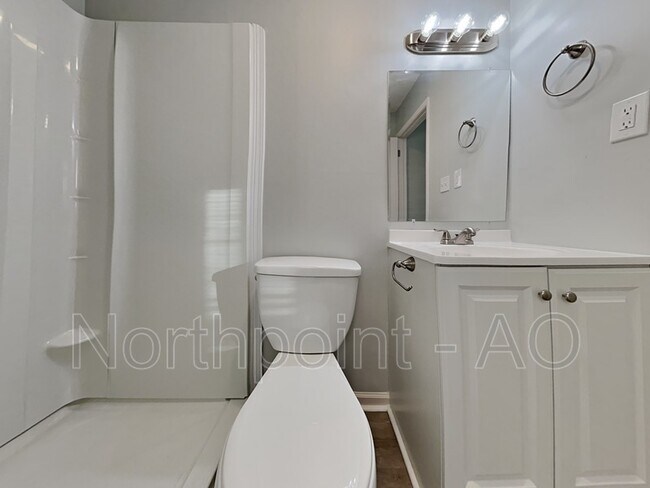 Building Photo - 9652 Ditman Way