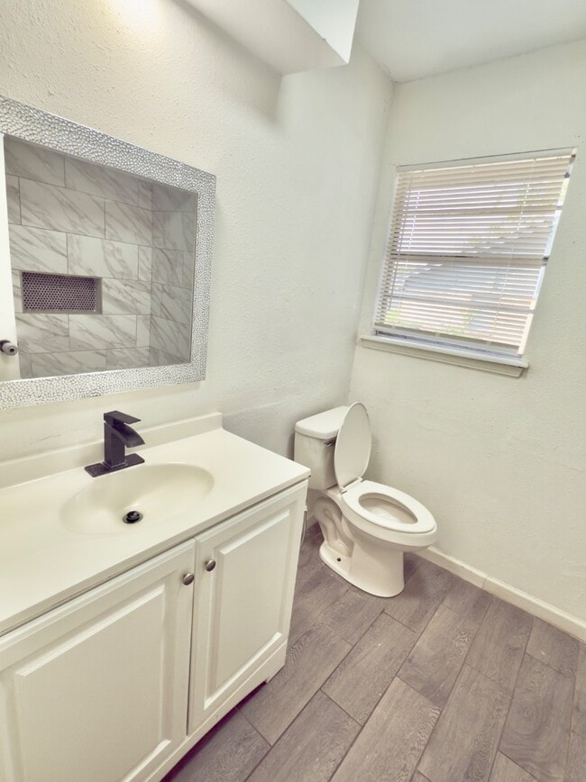 Building Photo - 4312 Meadowpark Dr