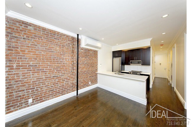 Building Photo - 354 E 13th St