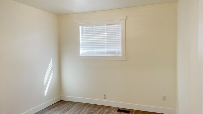Building Photo - 362 E 1500 S