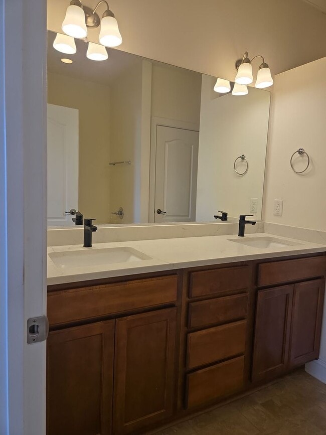 Building Photo - Virginia Beach living at its BEST!