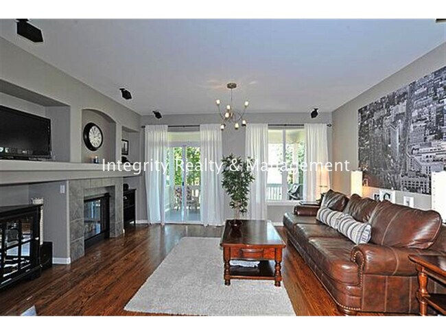 Building Photo - 3367 Fantasy Pl