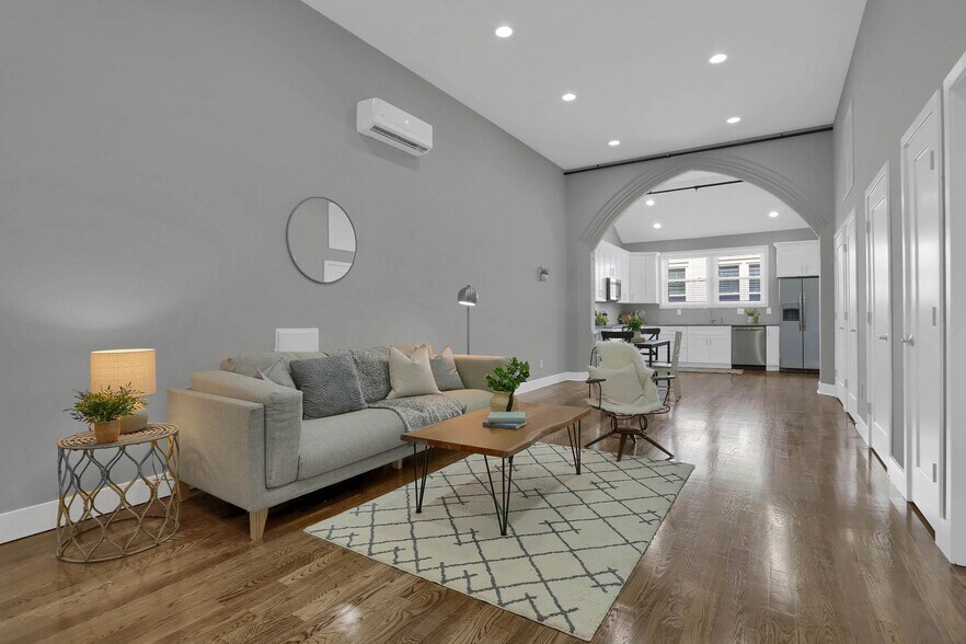 Building Photo - 5339 Nottingham Ave