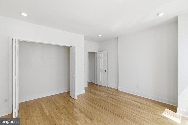 Building Photo - 5939 Drexel Rd