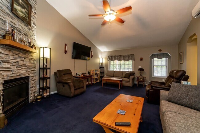 Building Photo - 24 Birchwood Rd