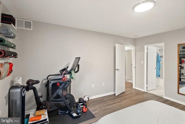 Building Photo - 9728 Kingsbridge Dr