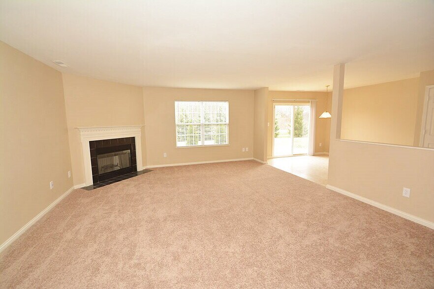 Building Photo - 4768 Beach Club Dr