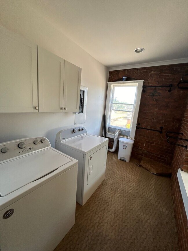 Building Photo - 1301-1305 S Westnedge