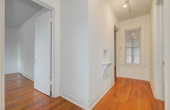 Building Photo - 1428 Wentworth St