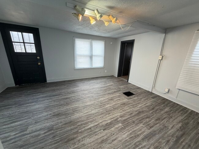 Building Photo - 1002 W Williams St