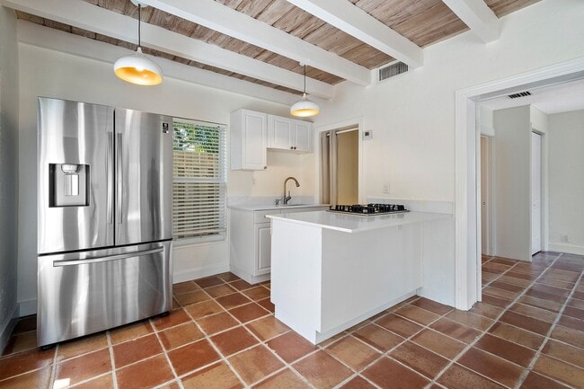 Building Photo - 224 10th St