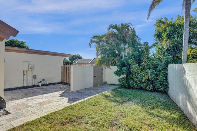 Building Photo - 21760 Contado Rd