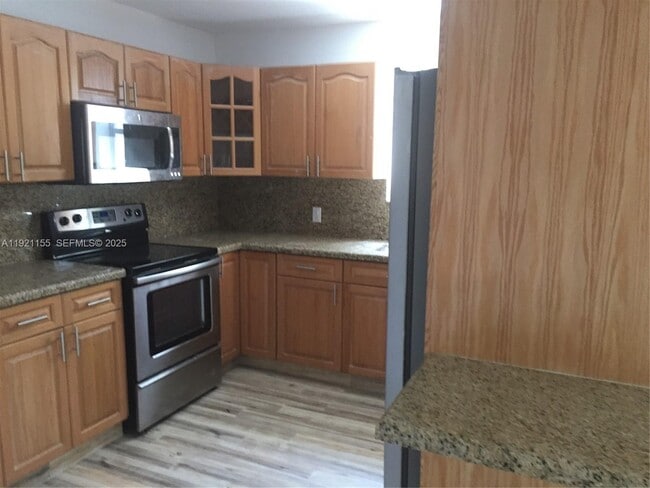 Building Photo - 1831 SW 17th Terrace