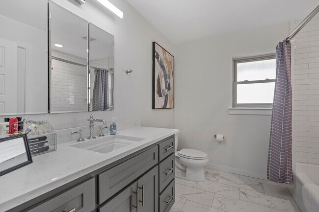 2nd bathroom - 6513 Malvey Ave