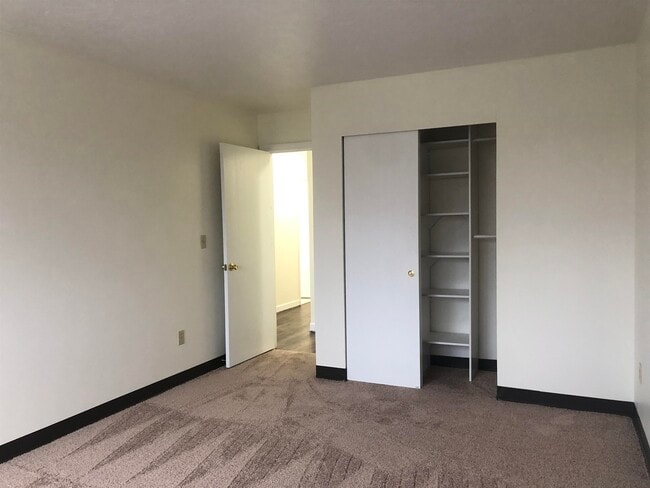 Building Photo - 383 Huse Rd