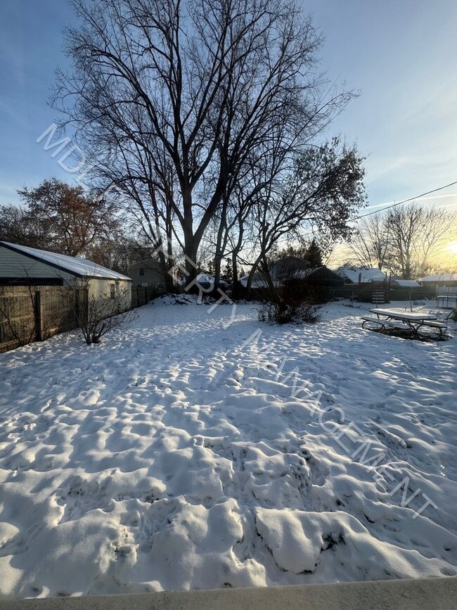 Building Photo - Charming 2-Bedroom Home with Bonus Room, Spacious Kitchen & Great Outdoor Space