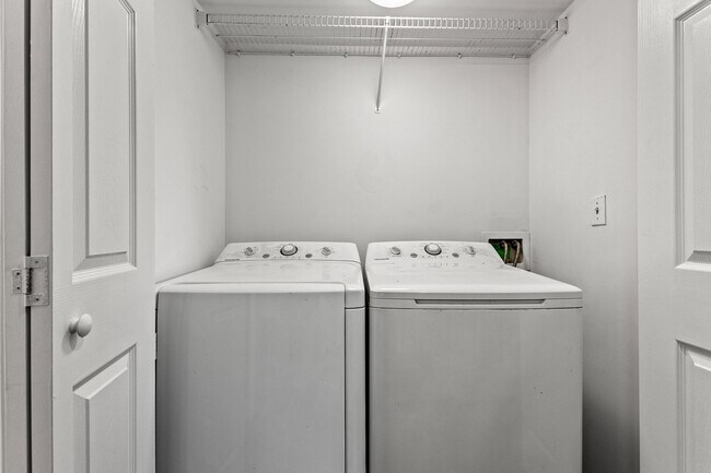 Building Photo - 412 John Sutherland Dr