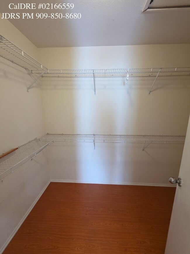 Building Photo - Ontario 3 Bedroom Condo