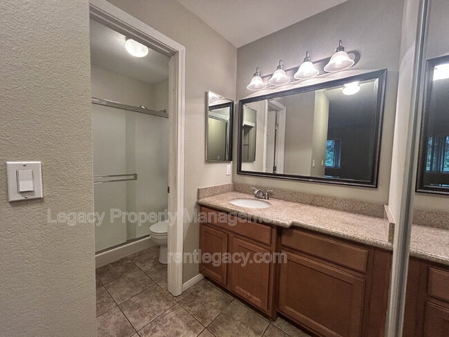 Building Photo - 3715 Tallyho Dr