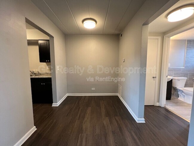 Building Photo - 342 Wilson Ave