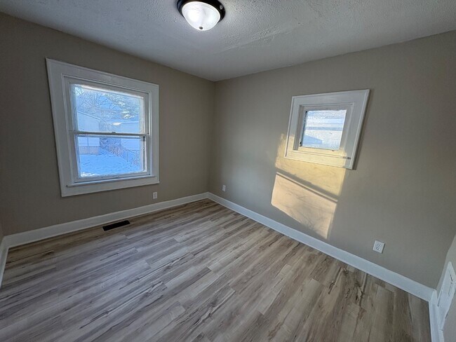 Building Photo - 320 N Colorado Ave