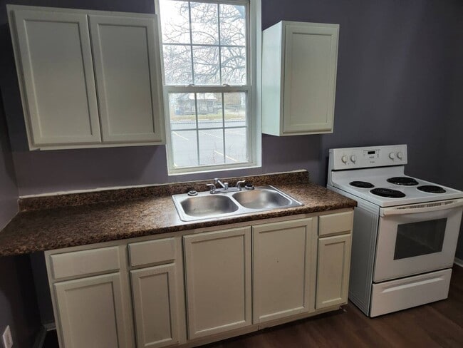 Building Photo - 521 W 14th St