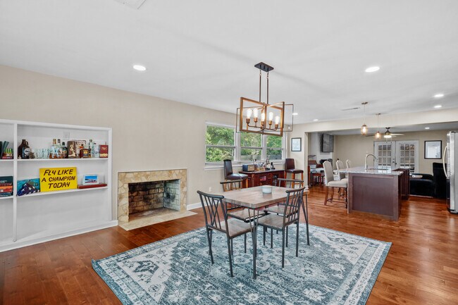 Building Photo - Spacious 4-Bedroom, 2.5-Bath Home E Duffy