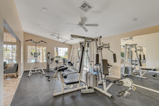 Building Photo - 2 Bedroom Condo w/ Patio & 1 Car Attached ...