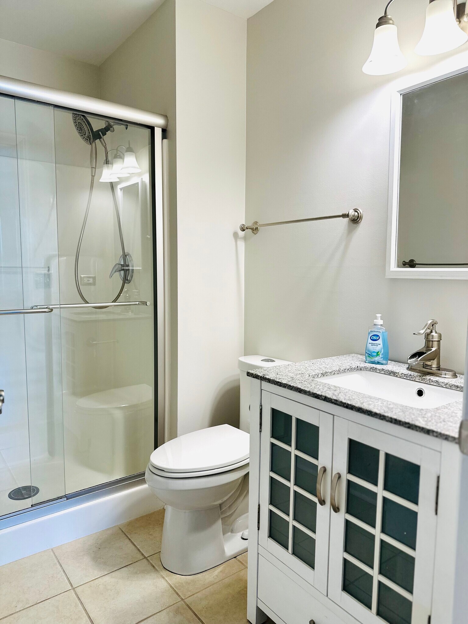 Master bathroom - 57 E Hattendorf Ave
