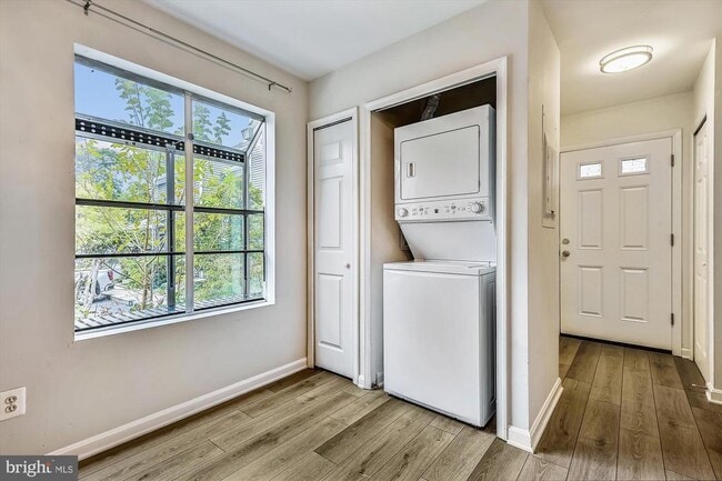 Building Photo - 13 Janwall Ct