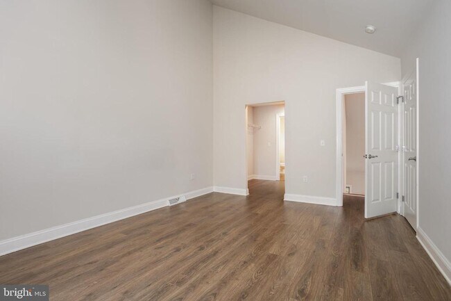 Building Photo - 163 High Pointe Dr