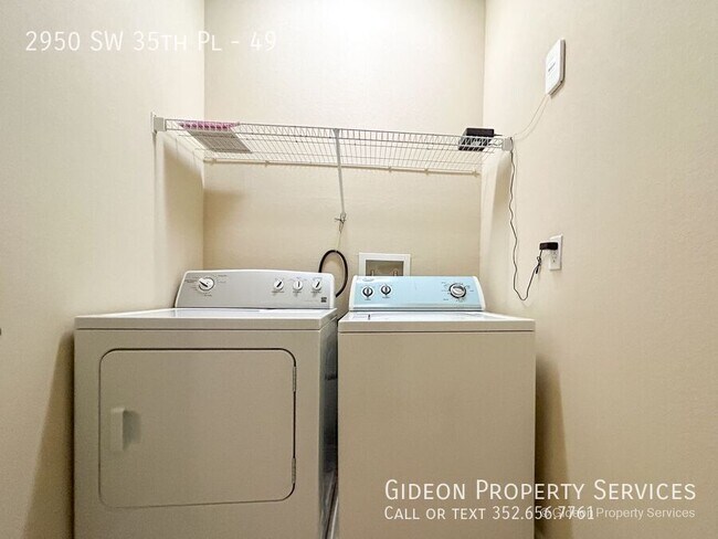 Building Photo - 2950 SW 35th Pl