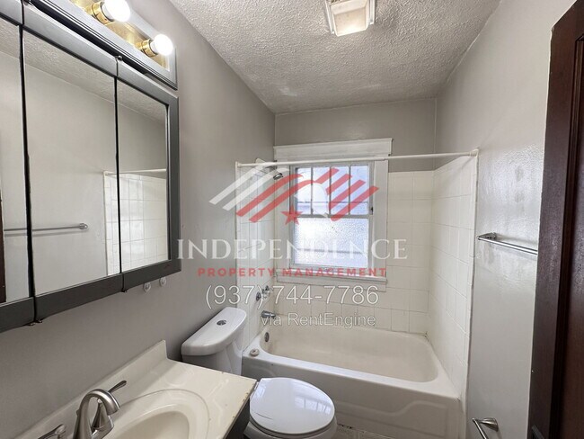 Building Photo - 2720 Dwight Ave
