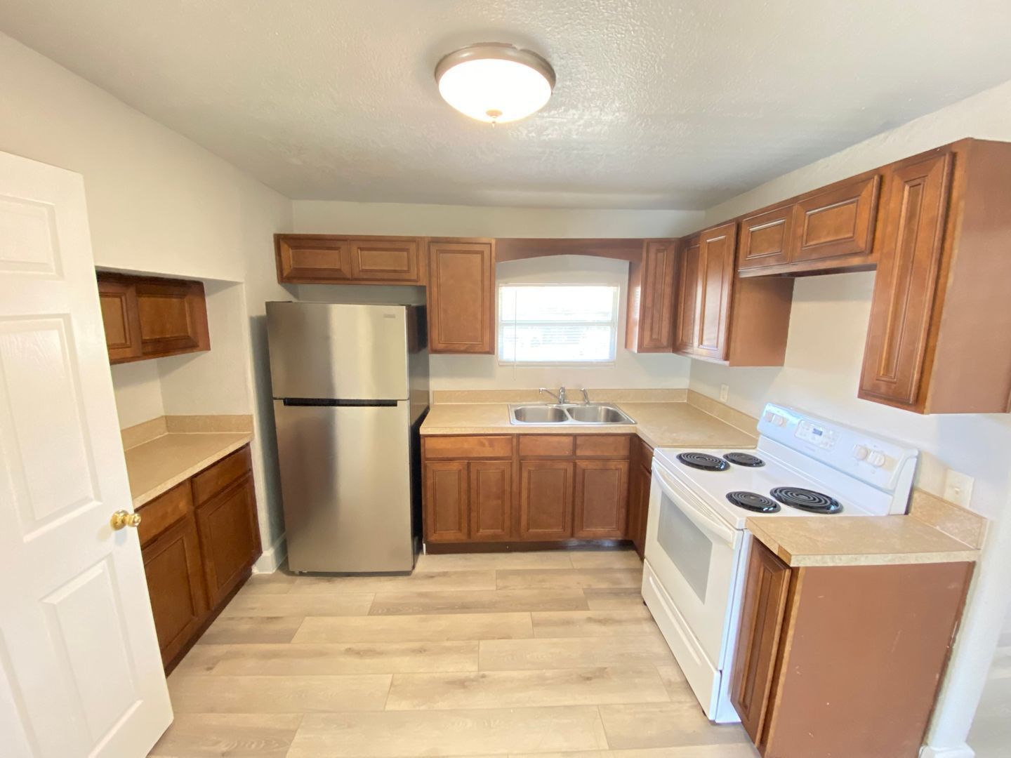 Building Photo - 812 W Livingston St