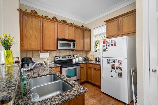 Building Photo - 9008 Bayview Cove Dr