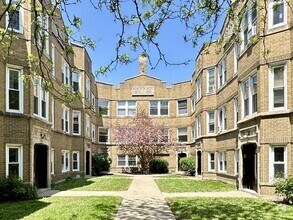 Building Photo - 4826.5 W Addison St