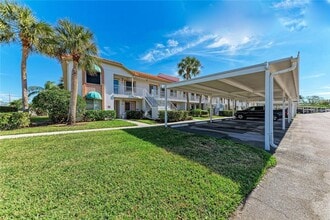 Building Photo - Furnished 2 Bedroom | 2 Bath - Lake Views