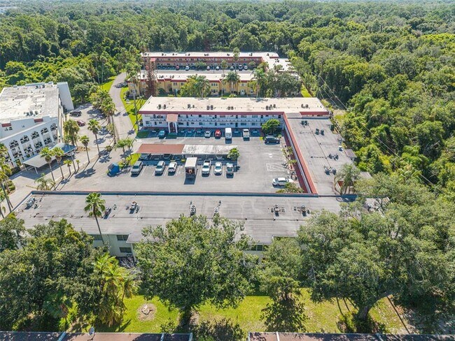 Building Photo - 1100 Martinique Dr