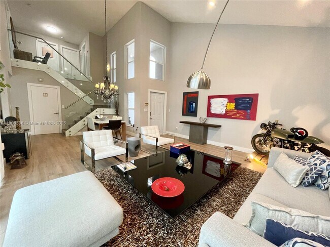 Primary Photo - 1125 Papaya St