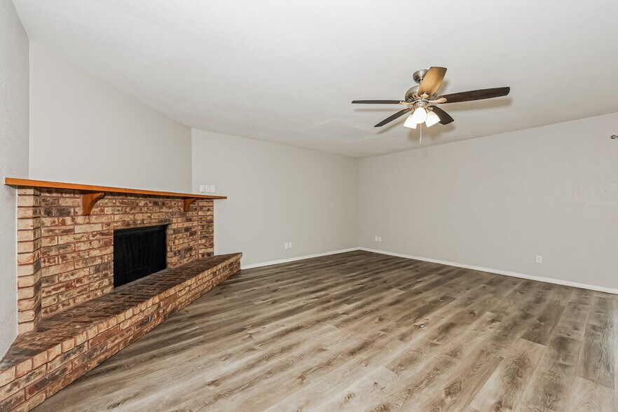 Building Photo - 514 Woodcrest Way