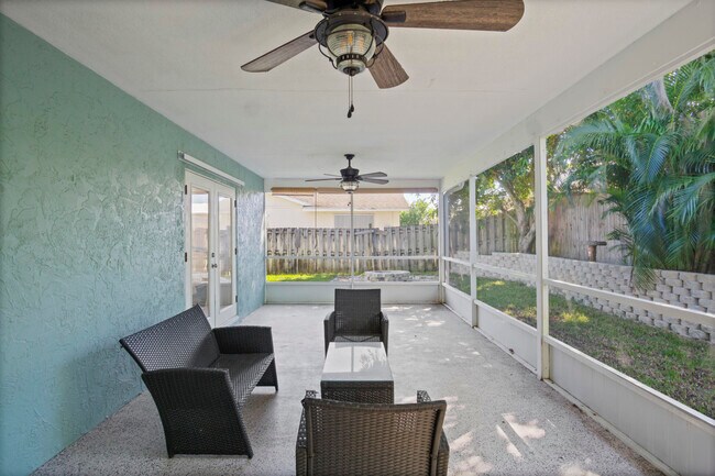 Building Photo - 9032 SE Sandridge Ave