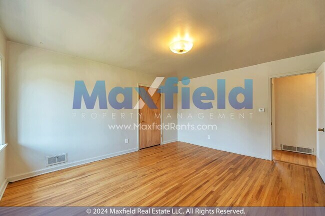 Building Photo - SUGAR HOUSE - 3 BD 1 BA Pet Friendly
