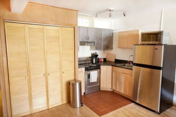 Building Photo - 18 8th St NE