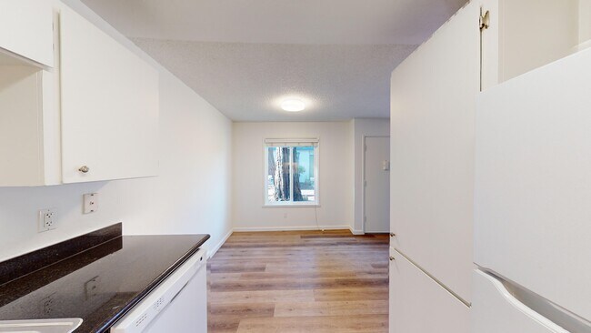 Building Photo - 390 Alameda del Prado